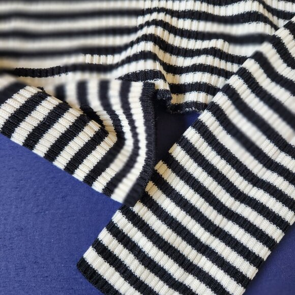 Black and white striped crop top, M size - Picture 2 of 3